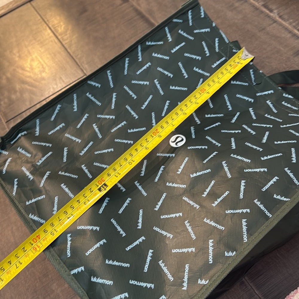LARGE LULULEMON SHOPPING BAG - Picture 10 of 10